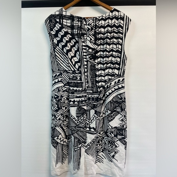 Chicos 100% linen sheath dress, beautiful dress with a lining and zipper back. - Picture 2 of 4